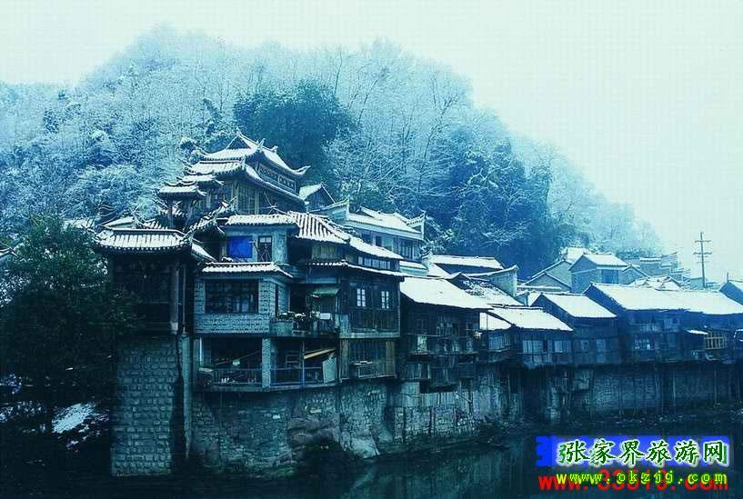 長(zhǎng)沙往返A(chǔ)8線：鳳凰古城、梵凈山、德夯苗寨汽車三日游